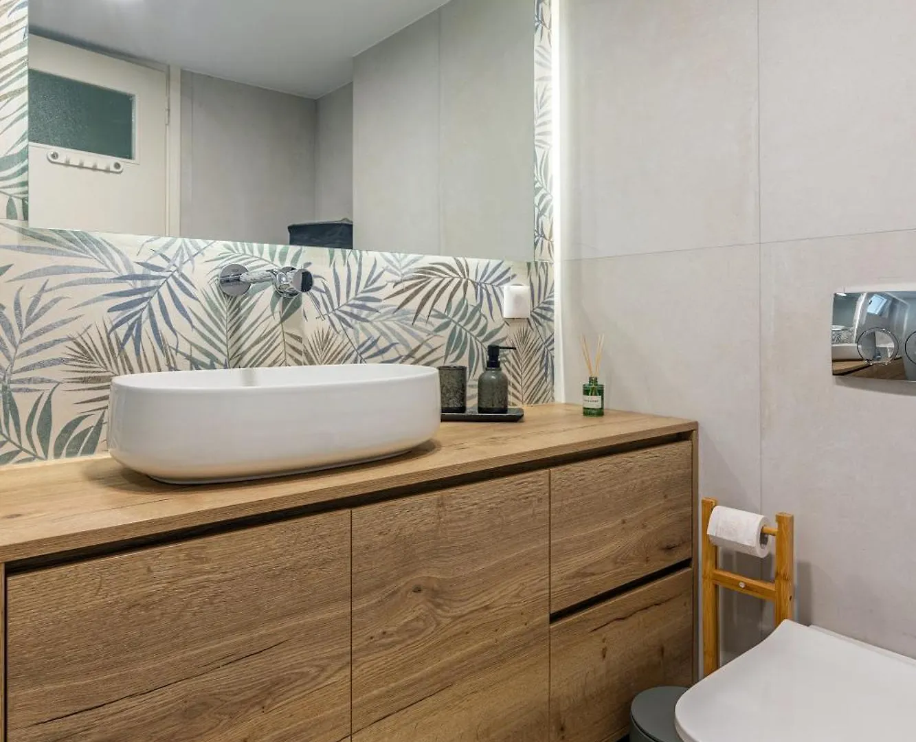 Casa Civique A Modern City Apartment With Balcony, Parking, Aircon & Elevator Iraklio