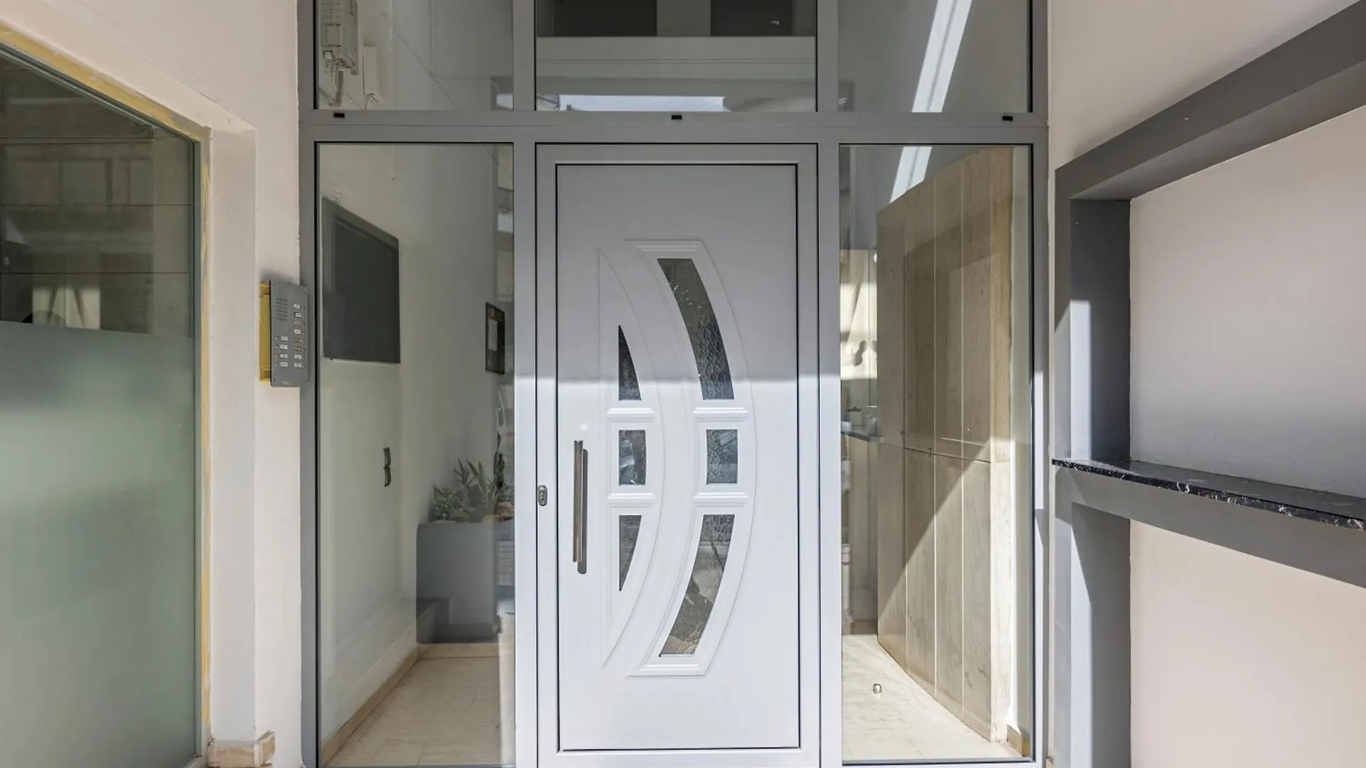 Casa Civique A Modern City Apartment With Balcony, Parking, Aircon & Elevator Heraklion  Greece