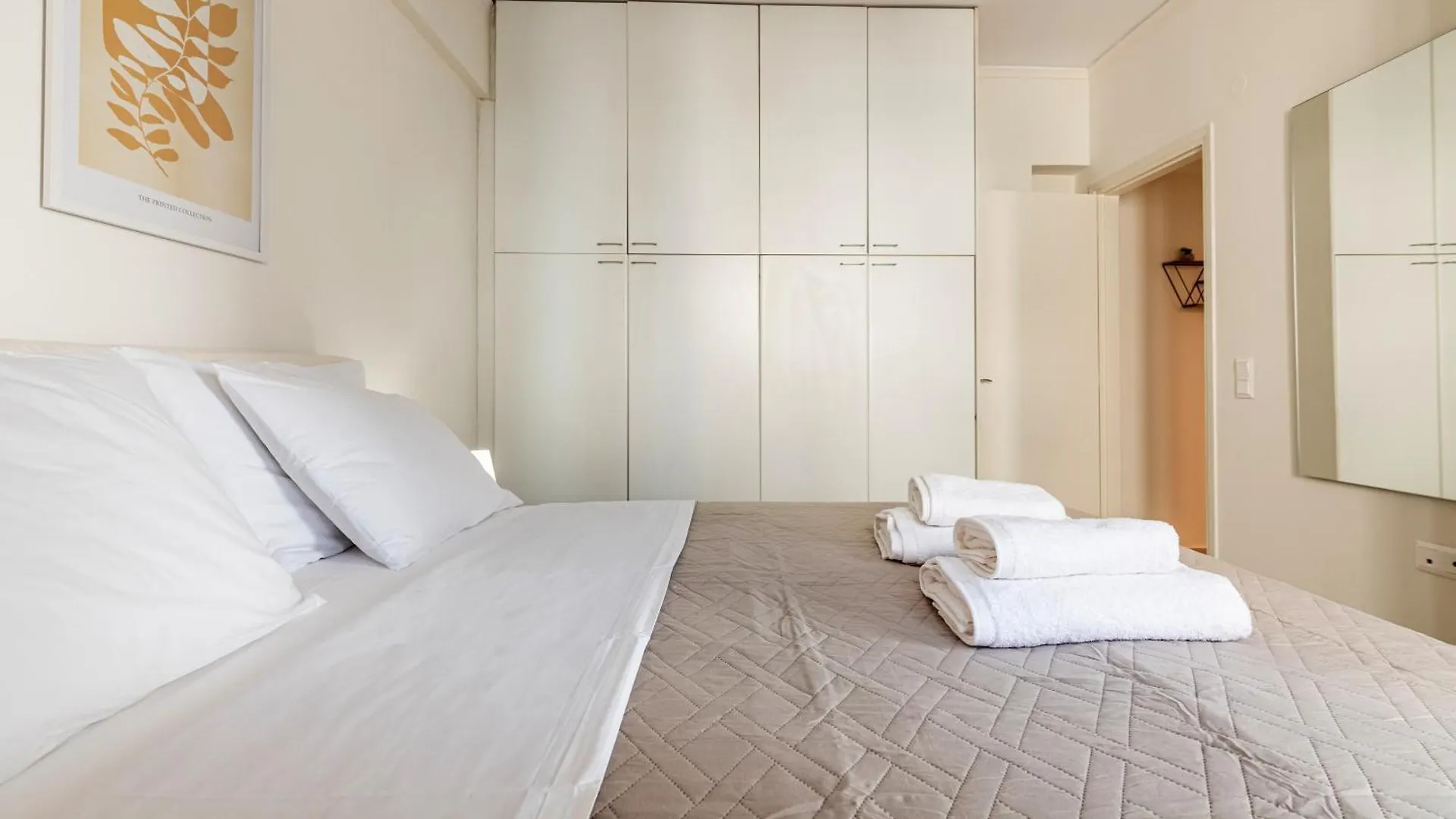 Casa Civique A Modern City Apartment With Balcony, Parking, Aircon & Elevator Heraklion