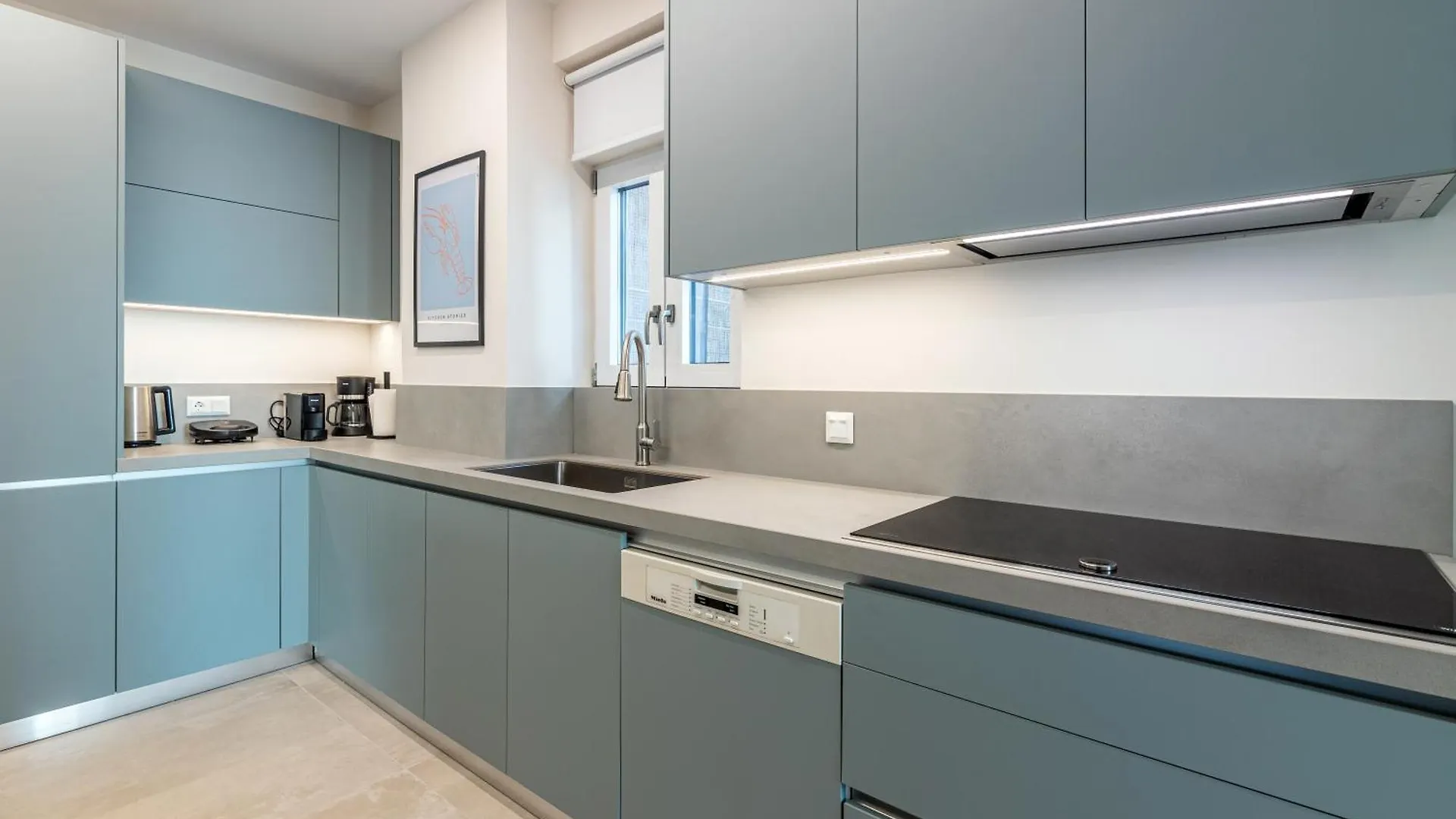 Casa Civique A Modern City Apartment With Balcony, Parking, Aircon & Elevator Heraklion